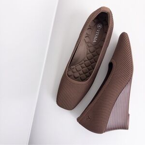 VIVAIA . Square-Toe Wedge (Margot Wedge Pro)